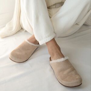 New in box Jenni Kayne Sheepskin Mules